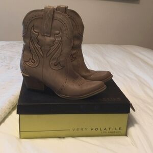 Short wedge cowboy boots